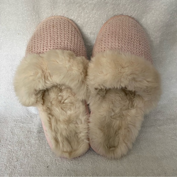 Victoria’s Secret’s Slippers Shoes Size Small Women’s Pink Slip On Fuzzy - Picture 6 of 7